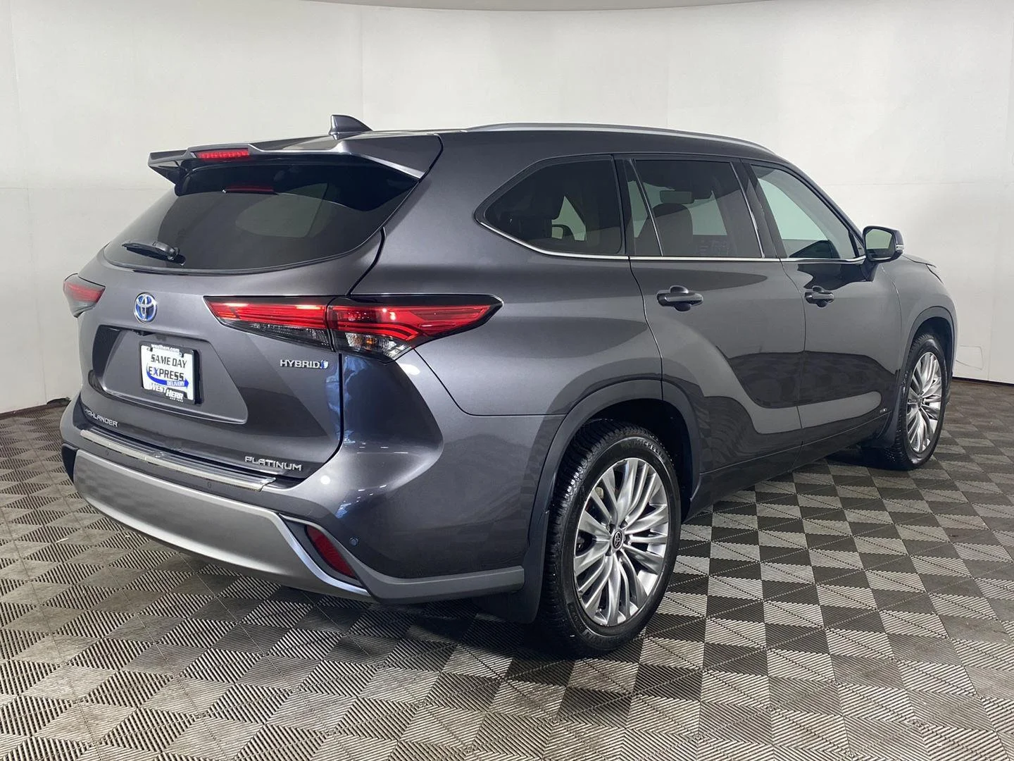 Used 2022 Magnetic Gray Metallic Toyota Platinum image 6