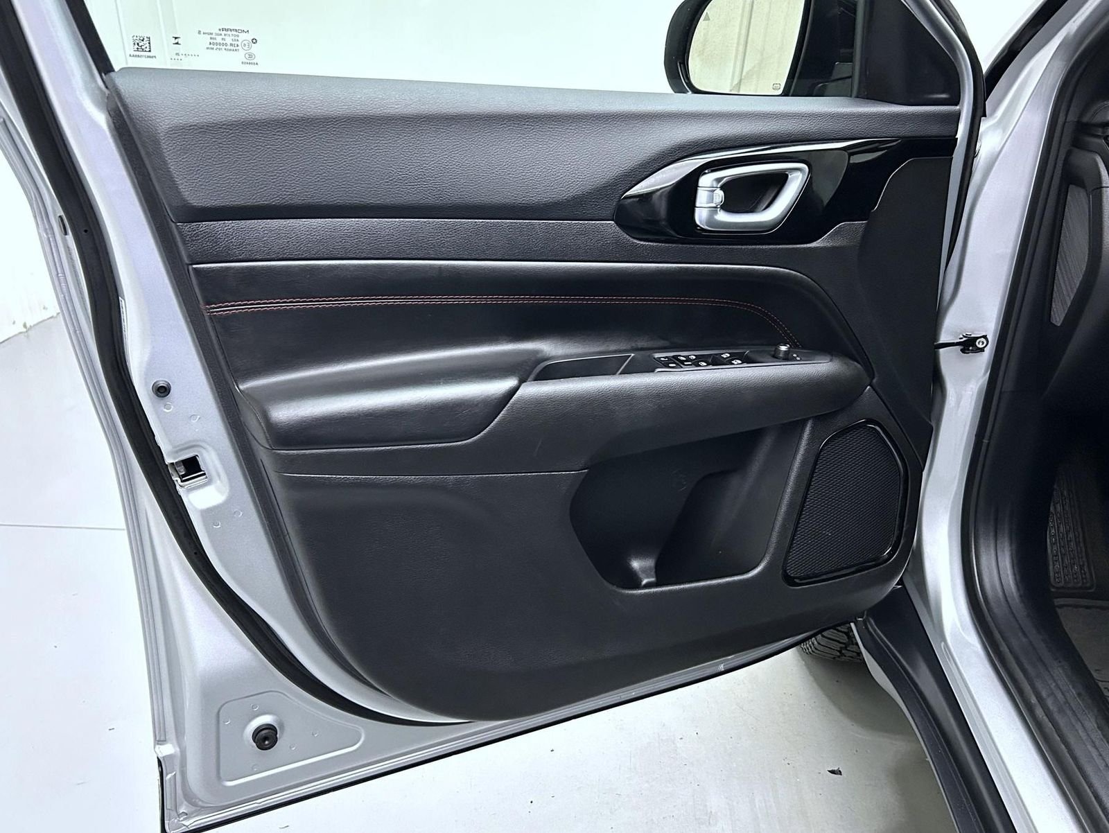Used 2025 Silver Jeep Trailhawk image 9