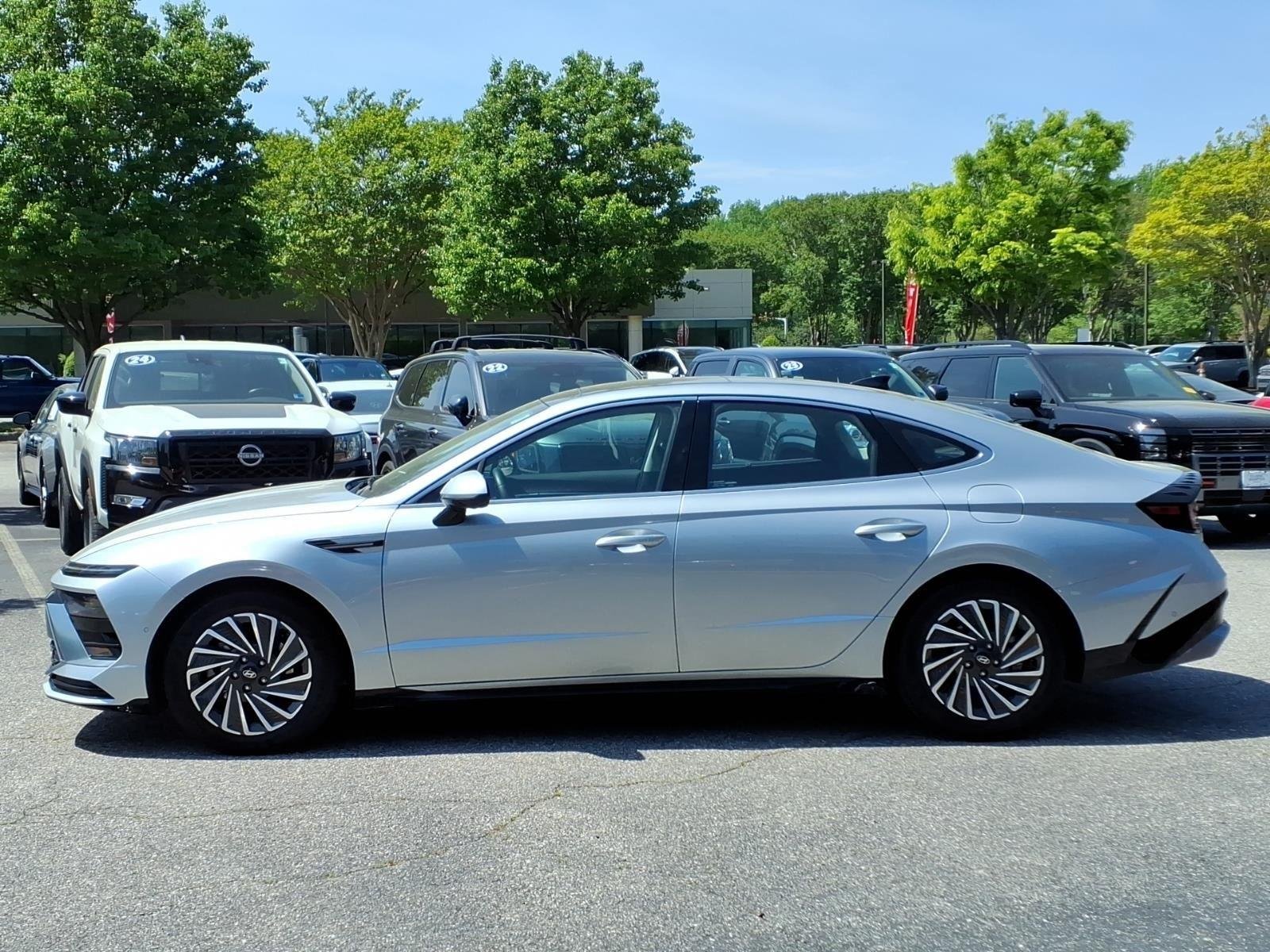 Used 2024 Aero Silver Hyundai Limited image 9