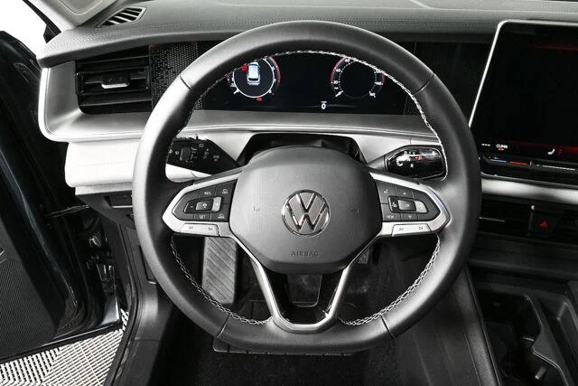 New 2026 Platinum Gray Metallic Volkswagen SE image 8