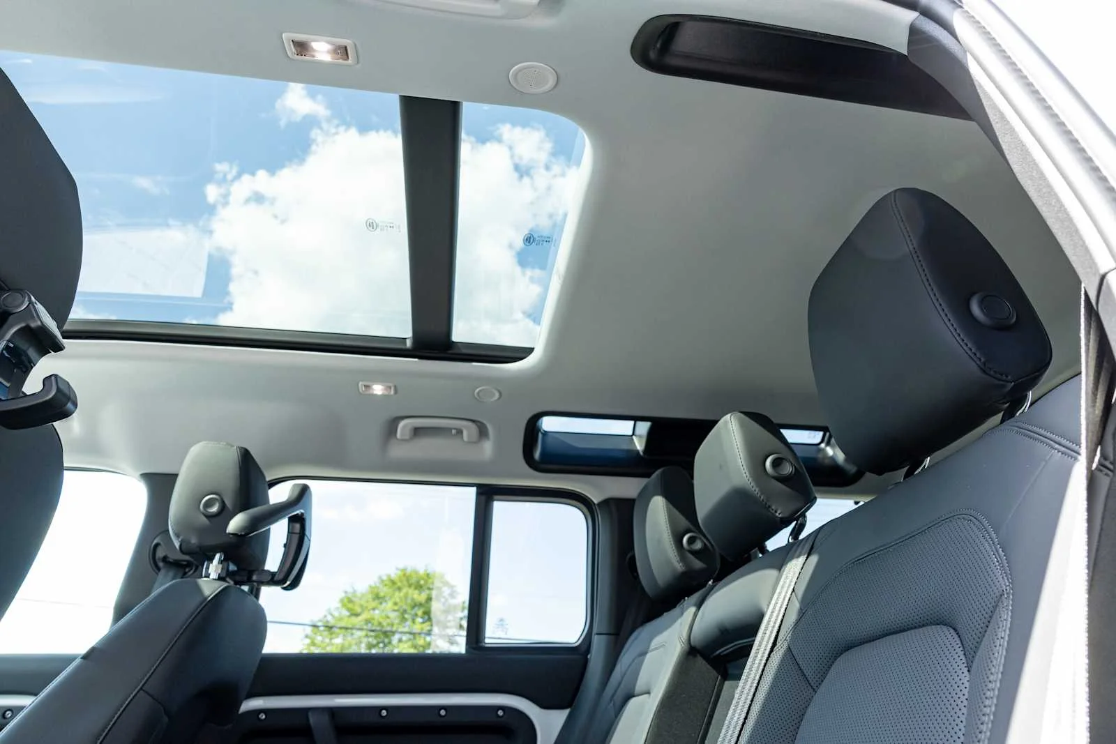 New 2026 Fuji White Land Rover S image 30