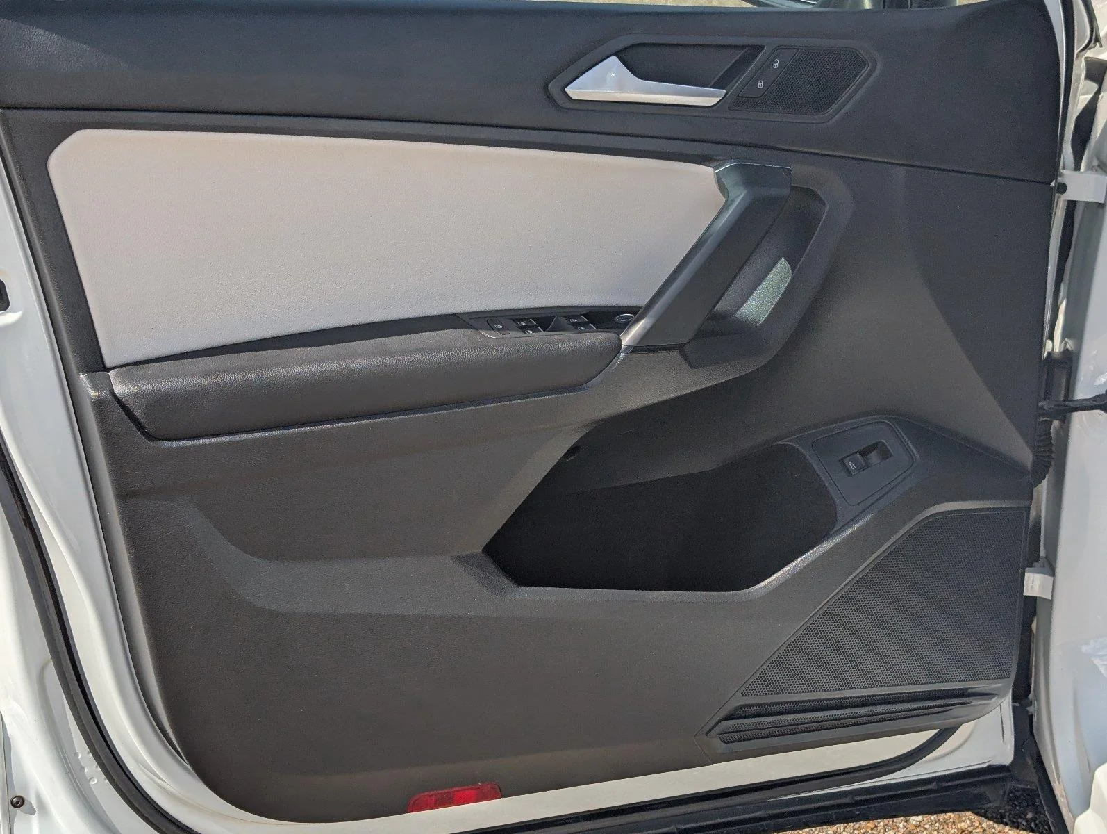 Used 2019 Pure White Volkswagen SEL image 11