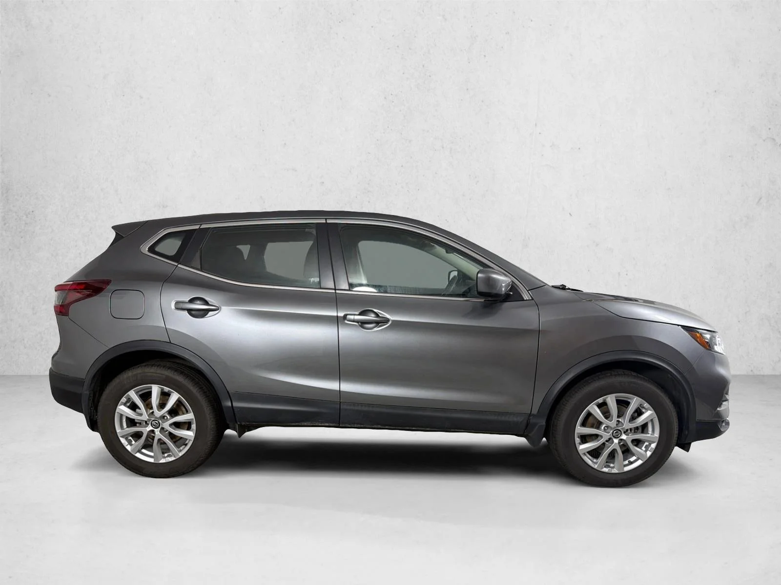 Used 2021 Red Nissan S image 2