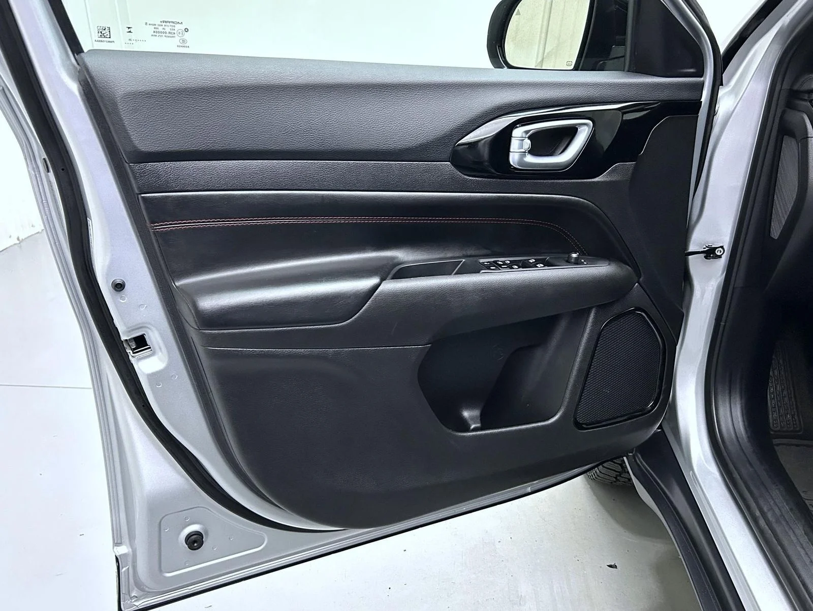 Used 2025 Silver Jeep Trailhawk image 9