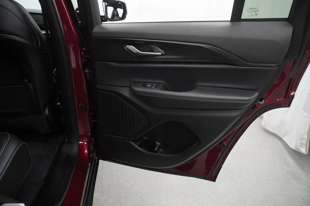 Used 2025 Red Jeep Altitude X image 41
