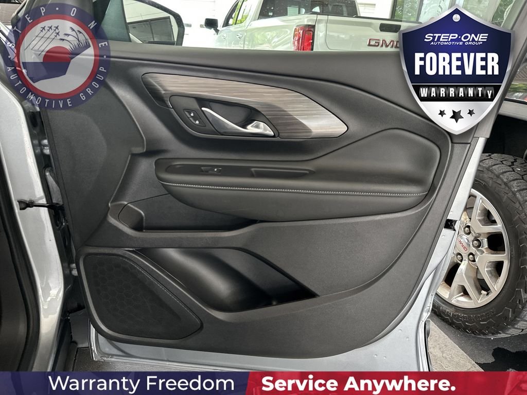 Used 2024 Silver GMC SLT image 37