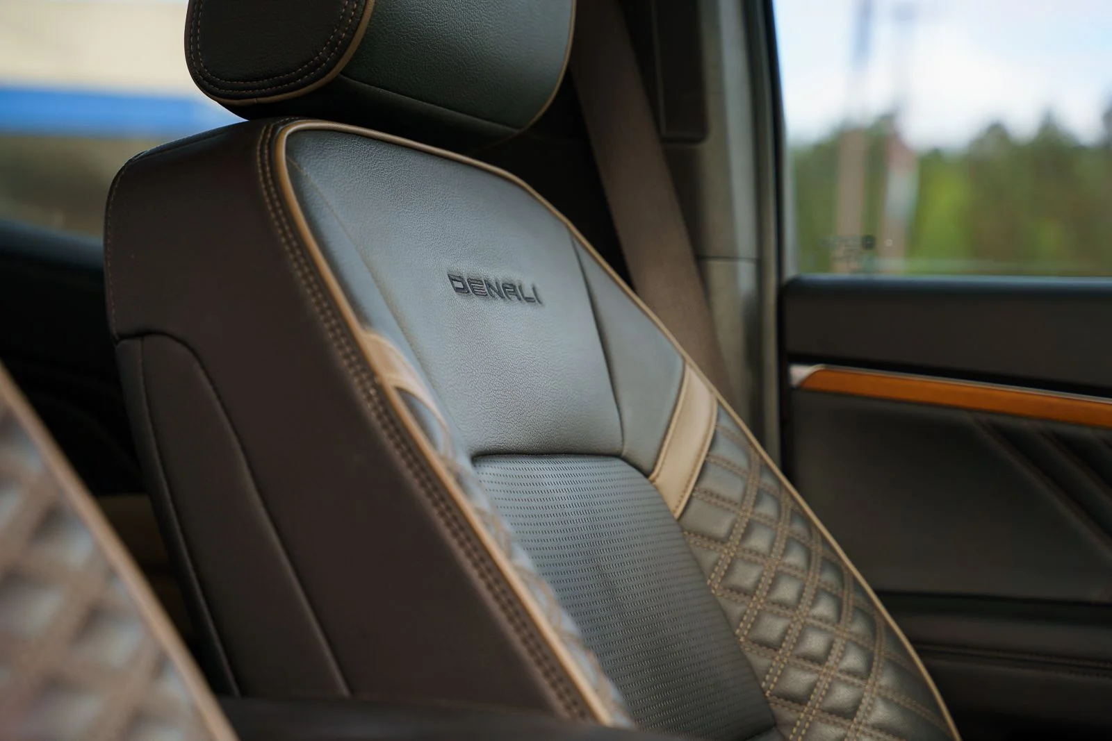 Used 2023 Black GMC Denali image 13