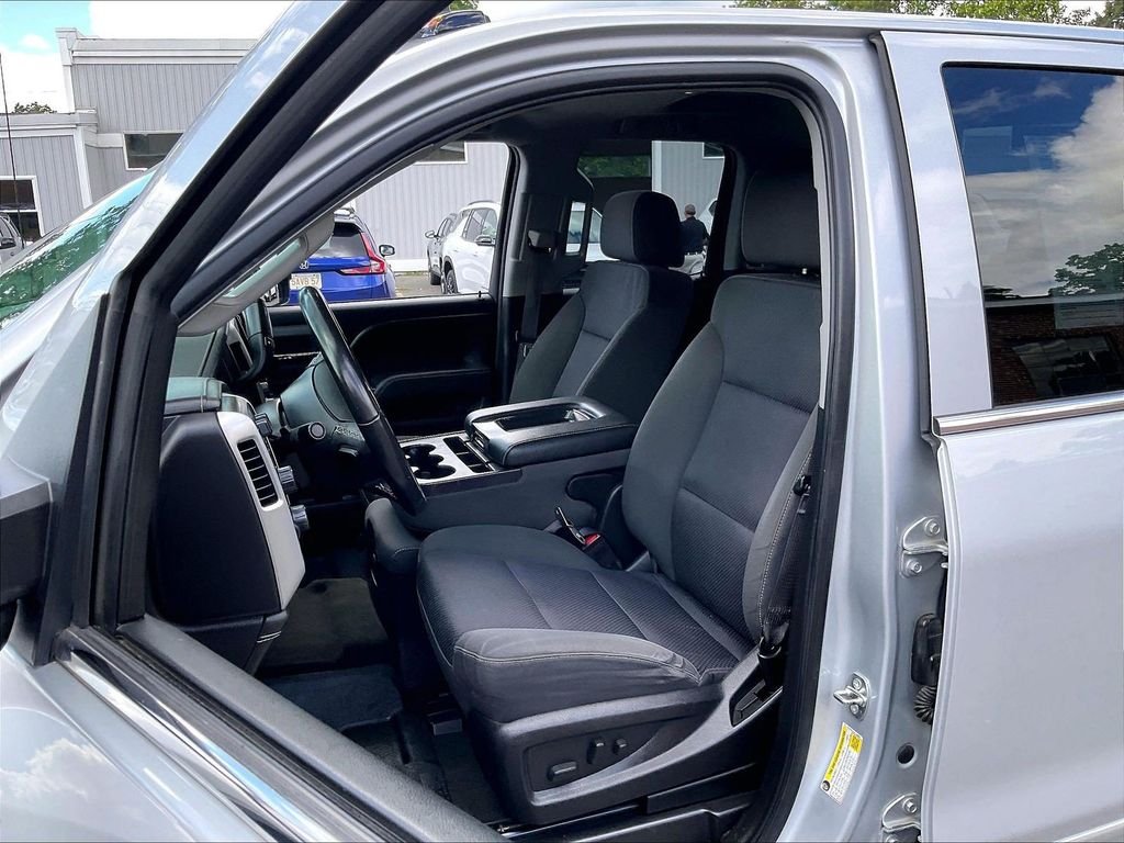 Used 2017 Silver GMC SLE image 10