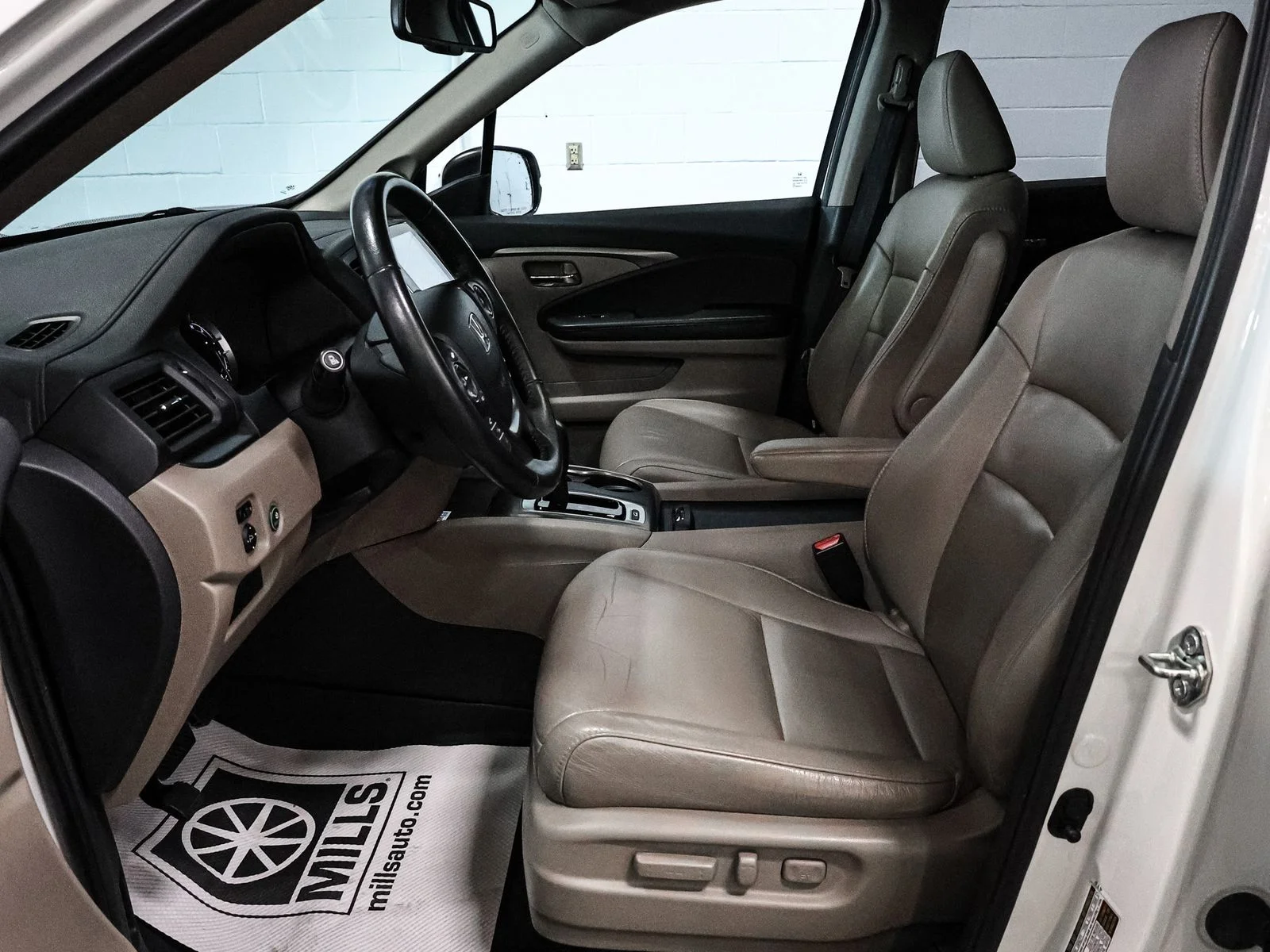 Used 2016 White Diamond Pearl Honda EX-L image 19