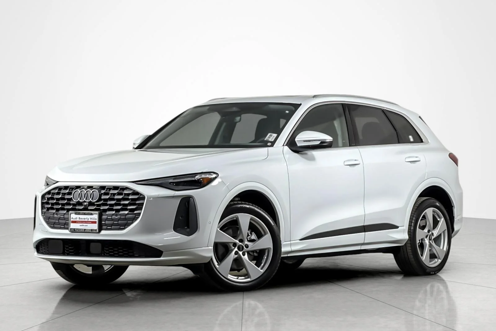 Luxury Loaner 2025 Q5 SUV