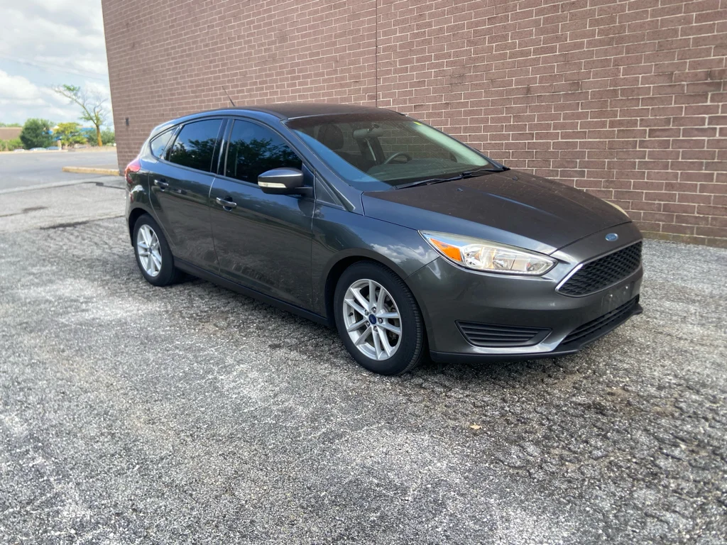 Used 2017 Magnetic Metallic Ford SE image 7