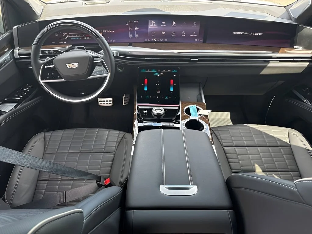 Used 2025 Crystal White Tricoat Cadillac Sport Platinum image 17