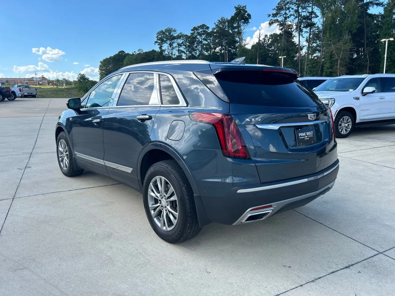 Used 2021 SHADOW METALLIC Cadillac FWD Premium Luxury image 4