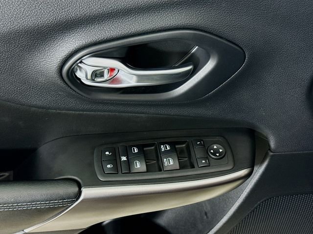 Used 2019 Black Jeep Latitude Plus image 17