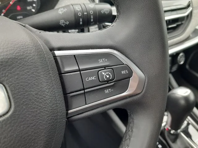 Used 2024 Silver Jeep Latitude image 15