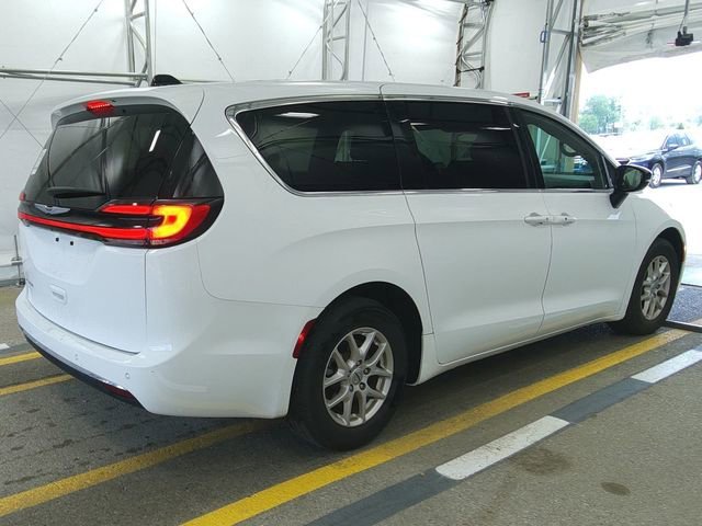 Used 2025 Chrysler Pacifica Select with VIN 2C4RC1BG4SR568002 for sale in Fairmont, Minnesota