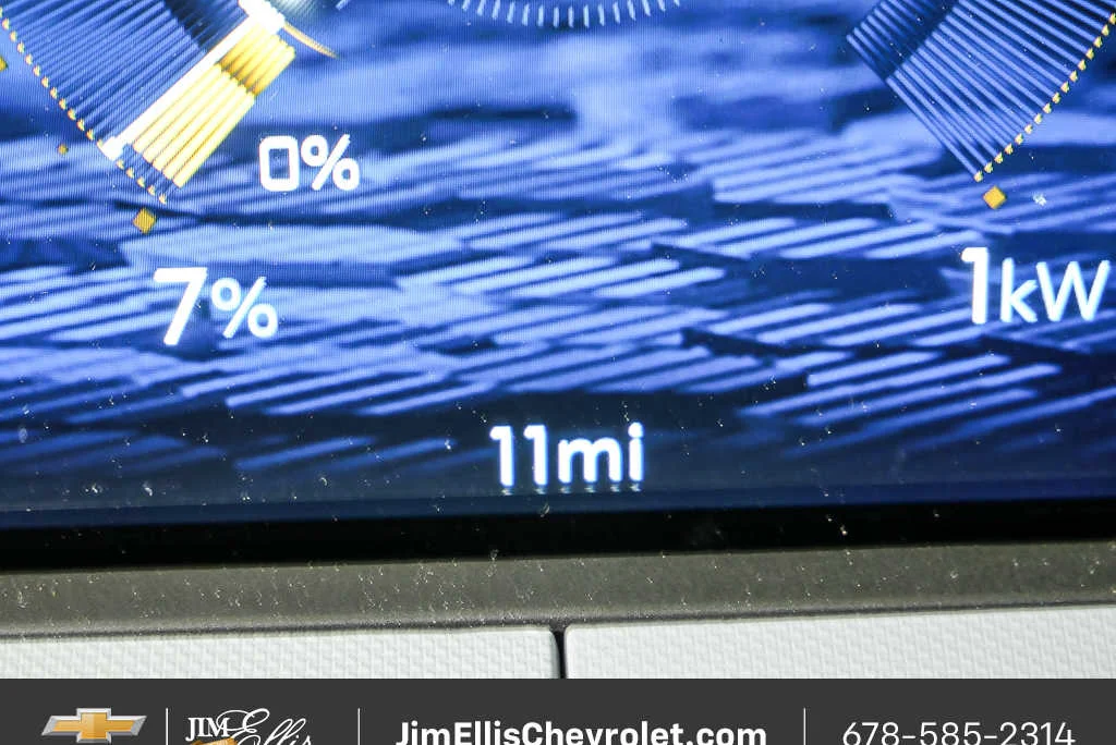 2027 Chevrolet Bolt LT - Photo 8