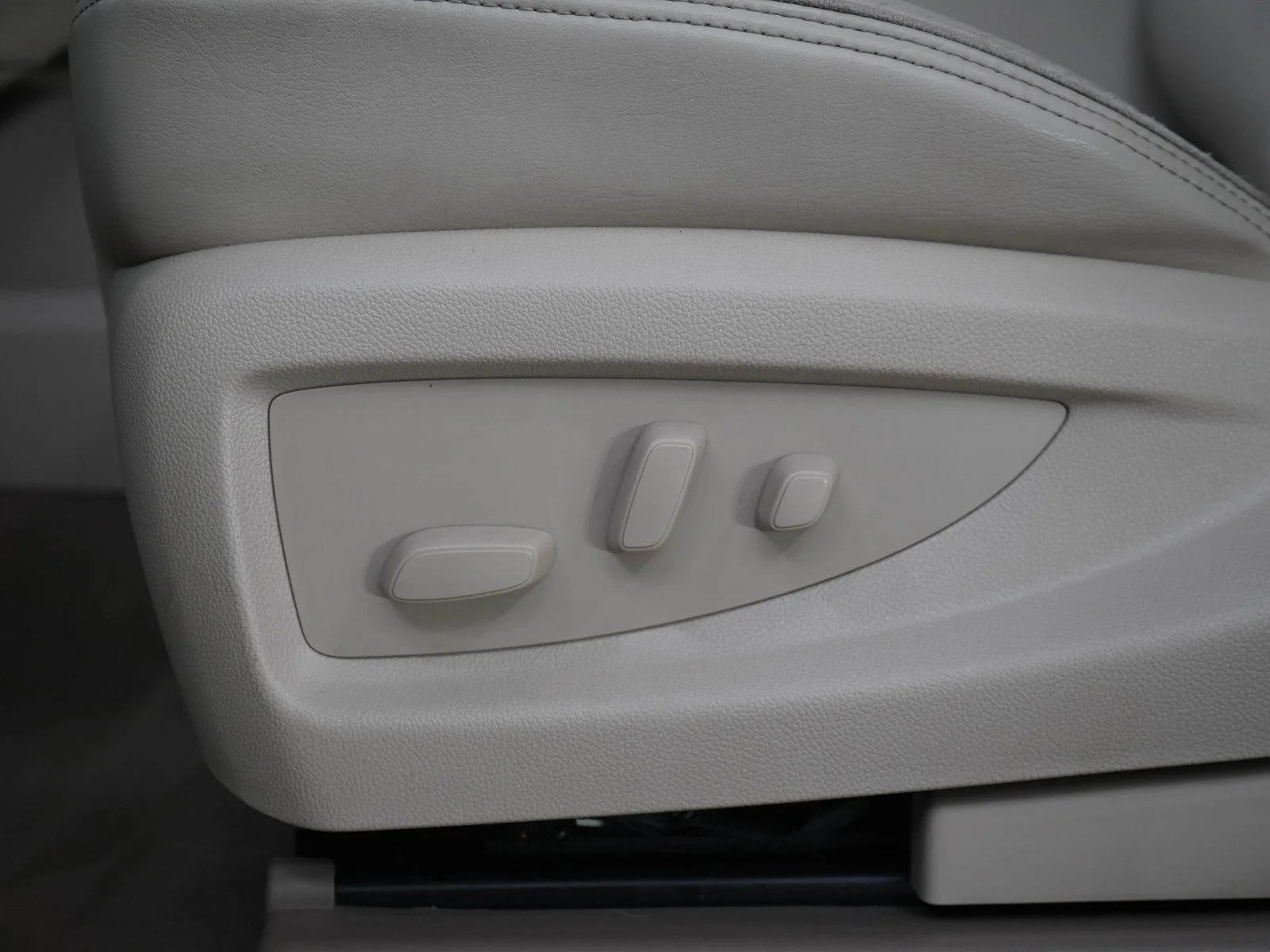 Used 2020 DARK SKY METALLIC GMC Denali image 30