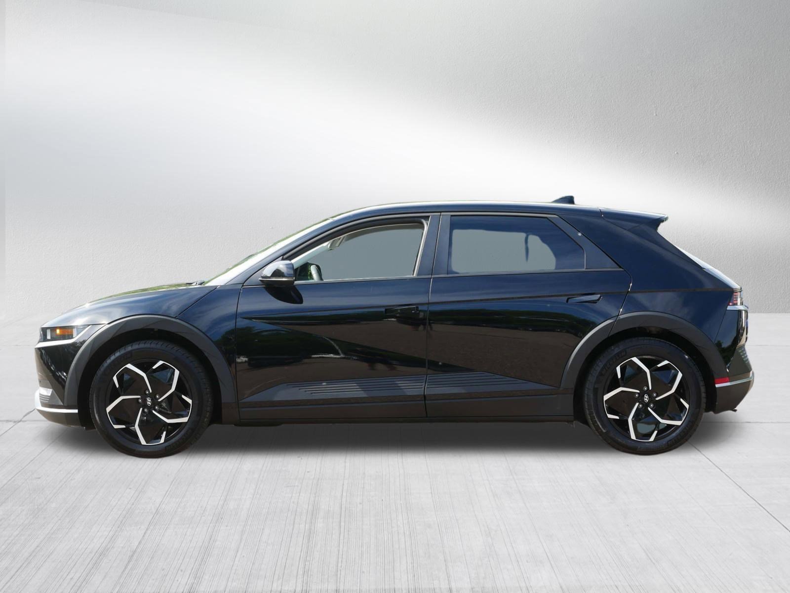 Used 2024 Abyss Black Hyundai SEL image 4