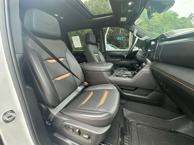 Used 2024 White GMC AT4 image 31