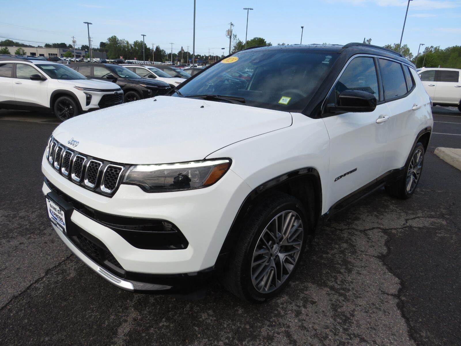 Used 2023 Bright White Clearcoat Jeep Limited image 11