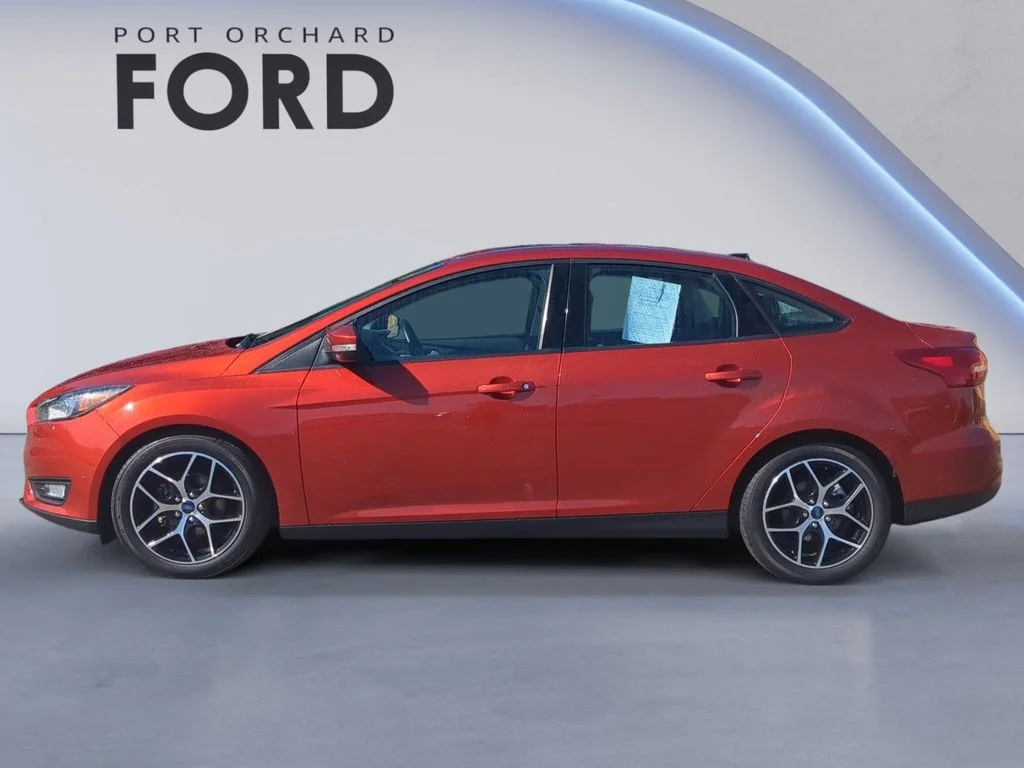 Used 2018 Red Ford SEL image 3