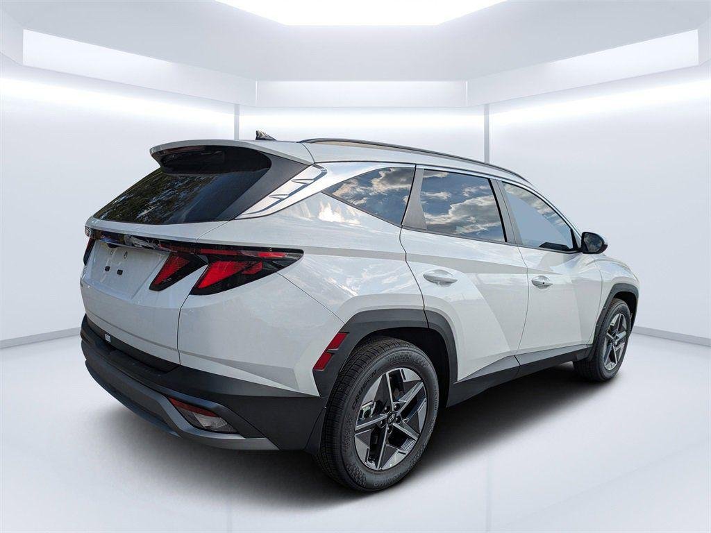 New 2026 White Hyundai SEL FWD image 3