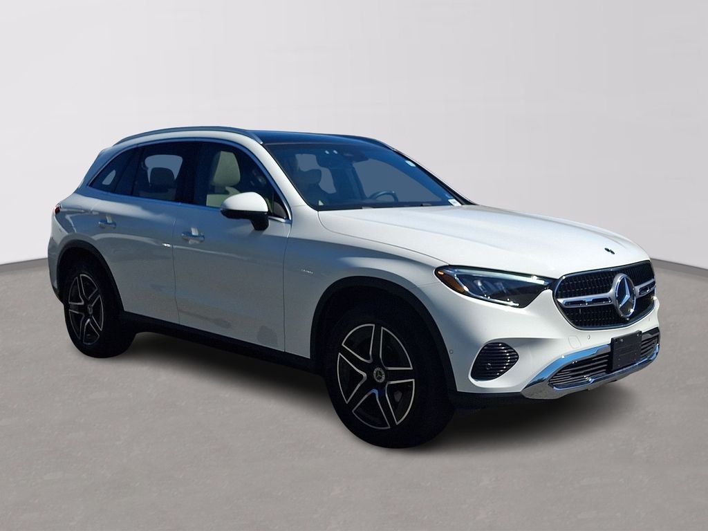 Certified Used 2026 Polar White Mercedes-Benz GLC 300 image 3
