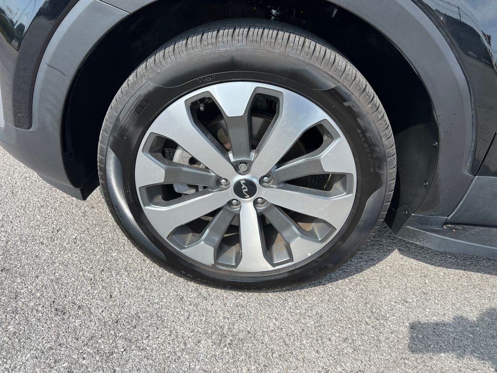 Used 2022 Black Kia S image 10