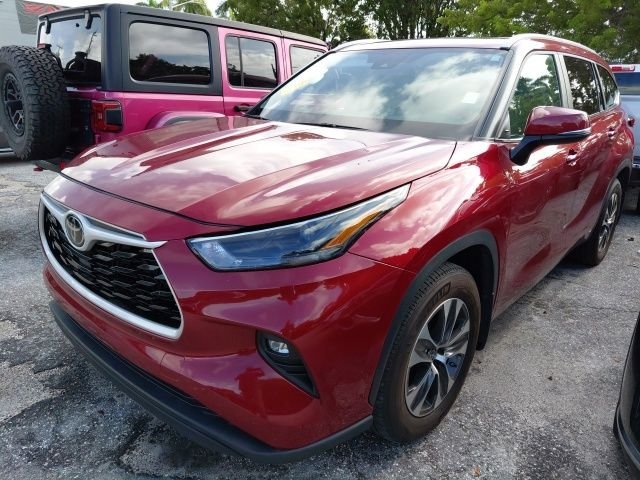 2025 Toyota Highlander XLE - Photo 1