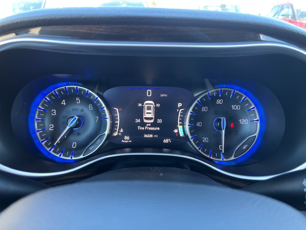 Used 2024 White Chrysler Limited image 15