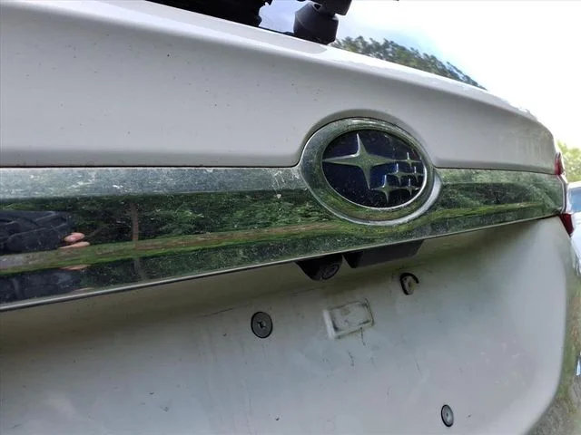 Used 2020 White Subaru Base image 9