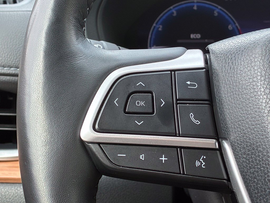 Used 2025 White Toyota Platinum image 22