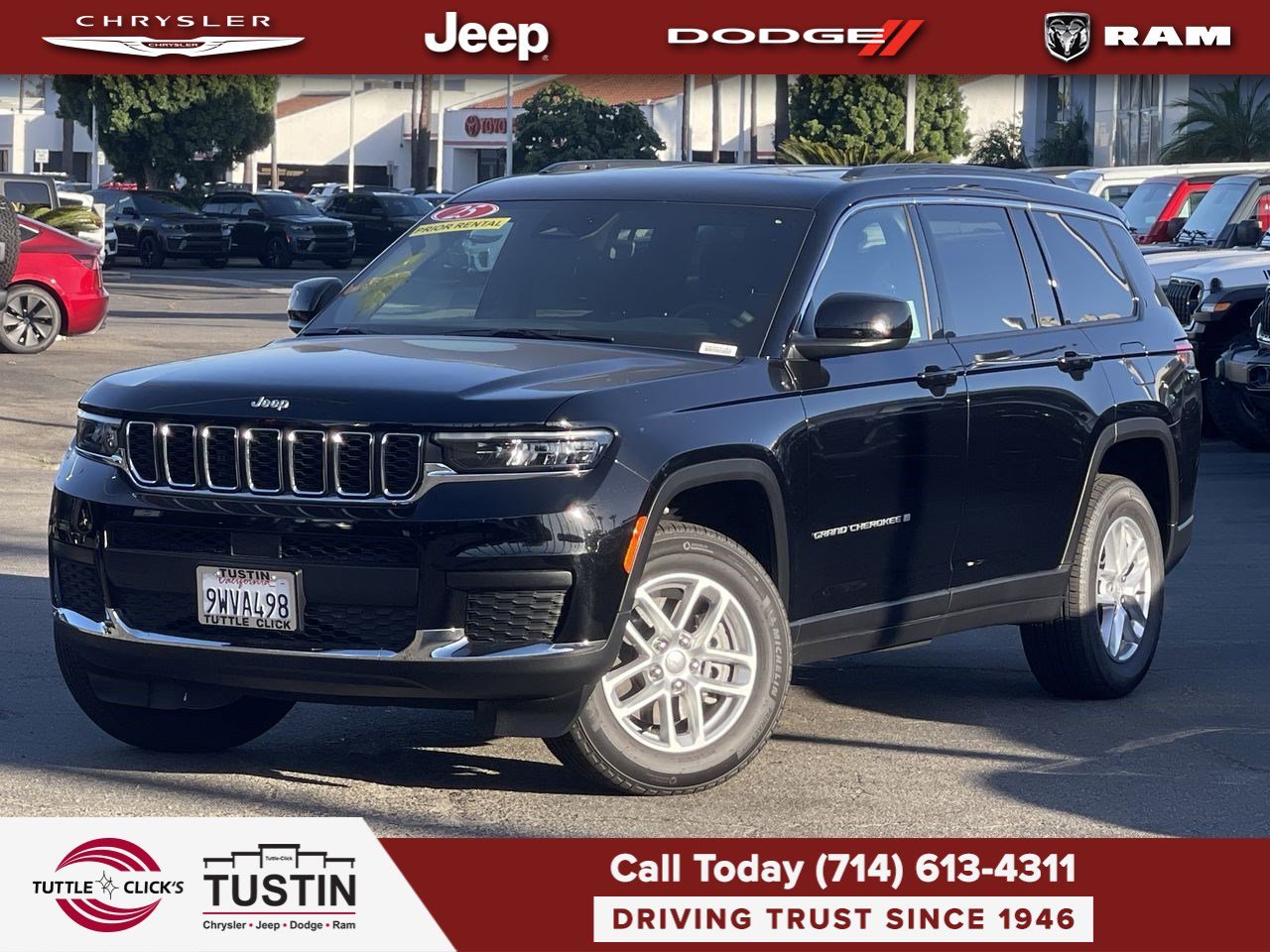 Used 2025 Diamond Black Crystal Pearlcoat Jeep Laredo image 1