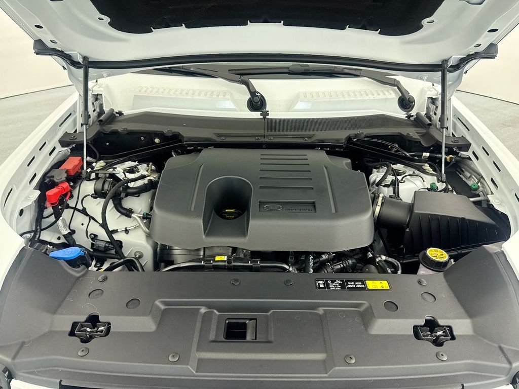 New 2026 Fuji White Land Rover X-Dynamic SE image 30