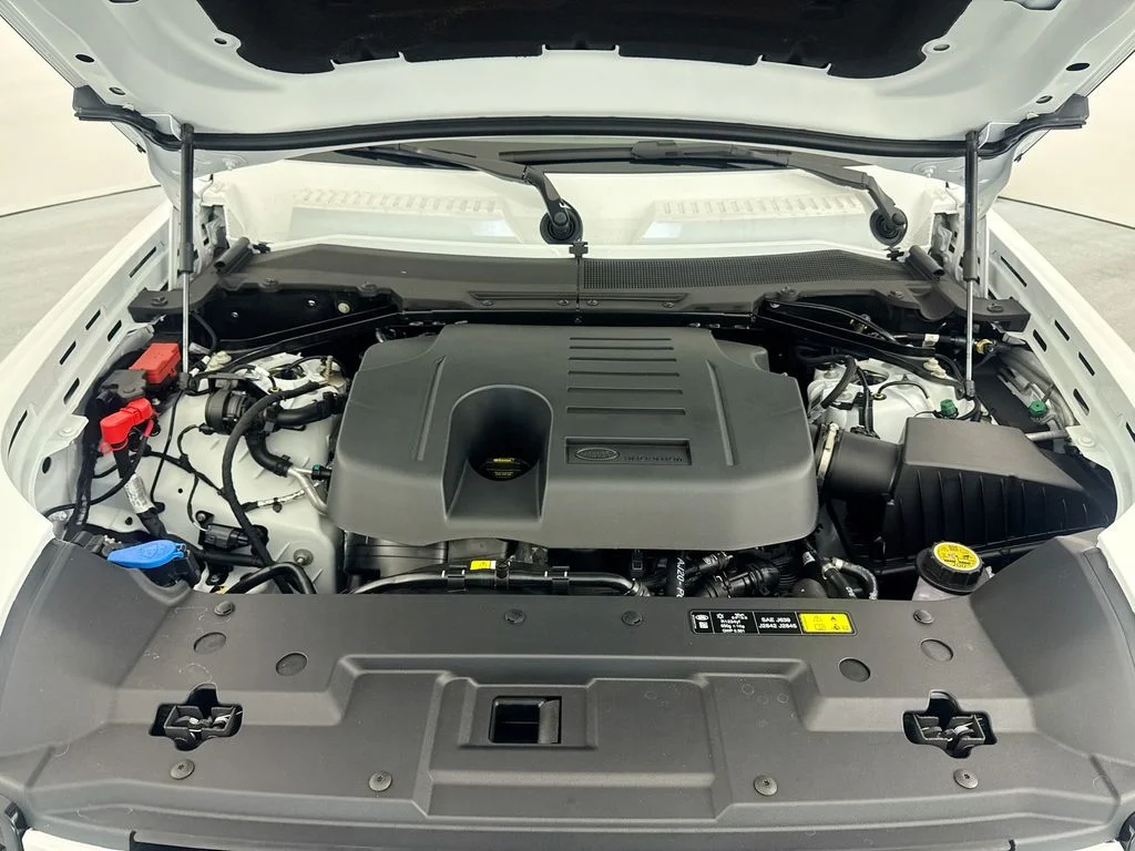 New 2026 Fuji White Land Rover X-Dynamic SE image 30