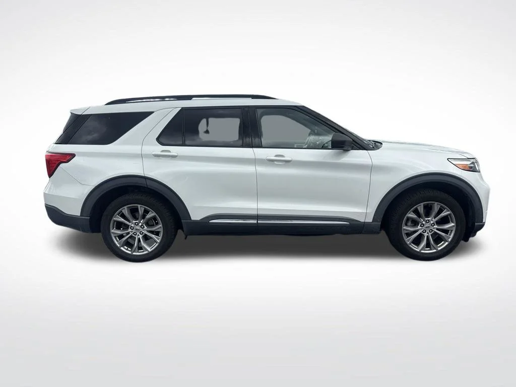 Used 2020 White Metallic Ford XLT image 2