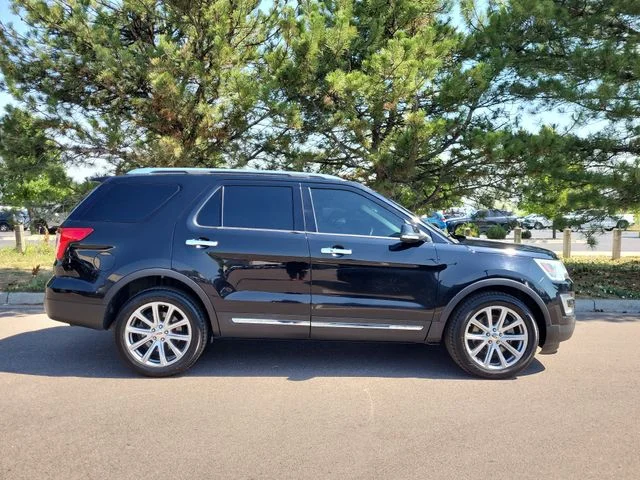 Used 2017 Shadow Black Ford Limited image 2