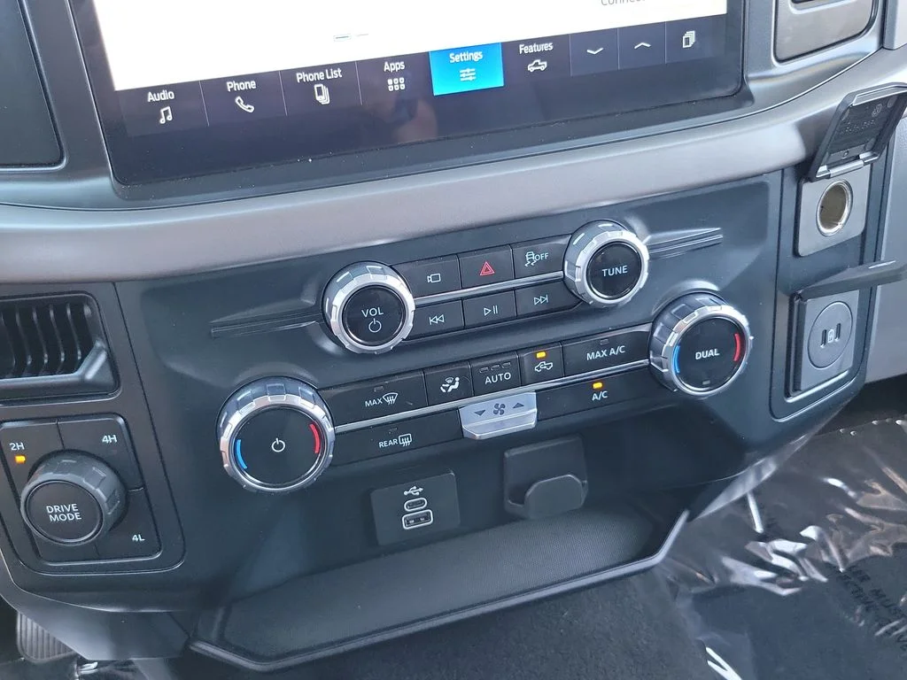 Used 2025 Black Metallic Ford XLT image 12