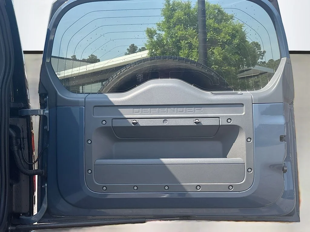 Used 2022 Blue Land Rover X-Dynamic SE image 36