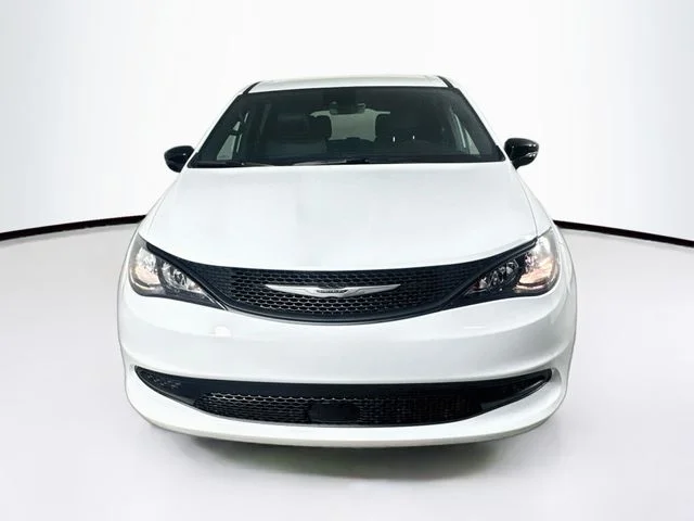 New 2027 Bright White Clear-Coat Exterior Paint Chrysler LX image 2