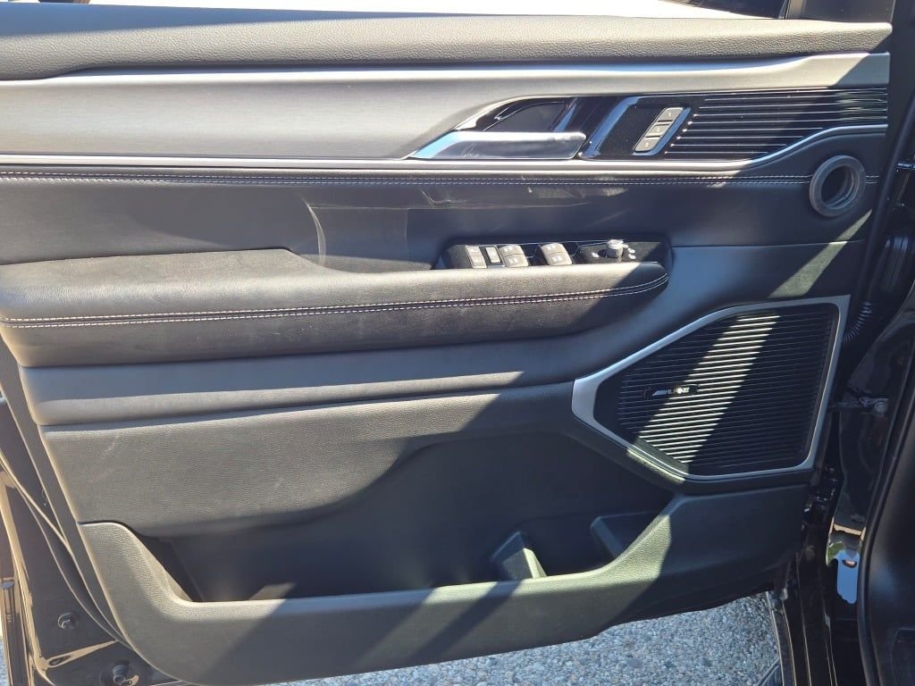 New 2026 High Gloss Black Exterior Paint Jeep Limited Altitude image 29