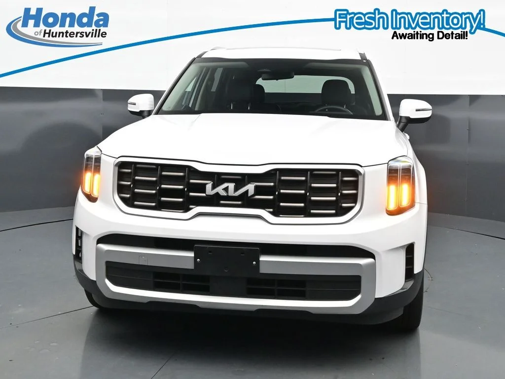 Used 2025 White Pearl Kia S image 3