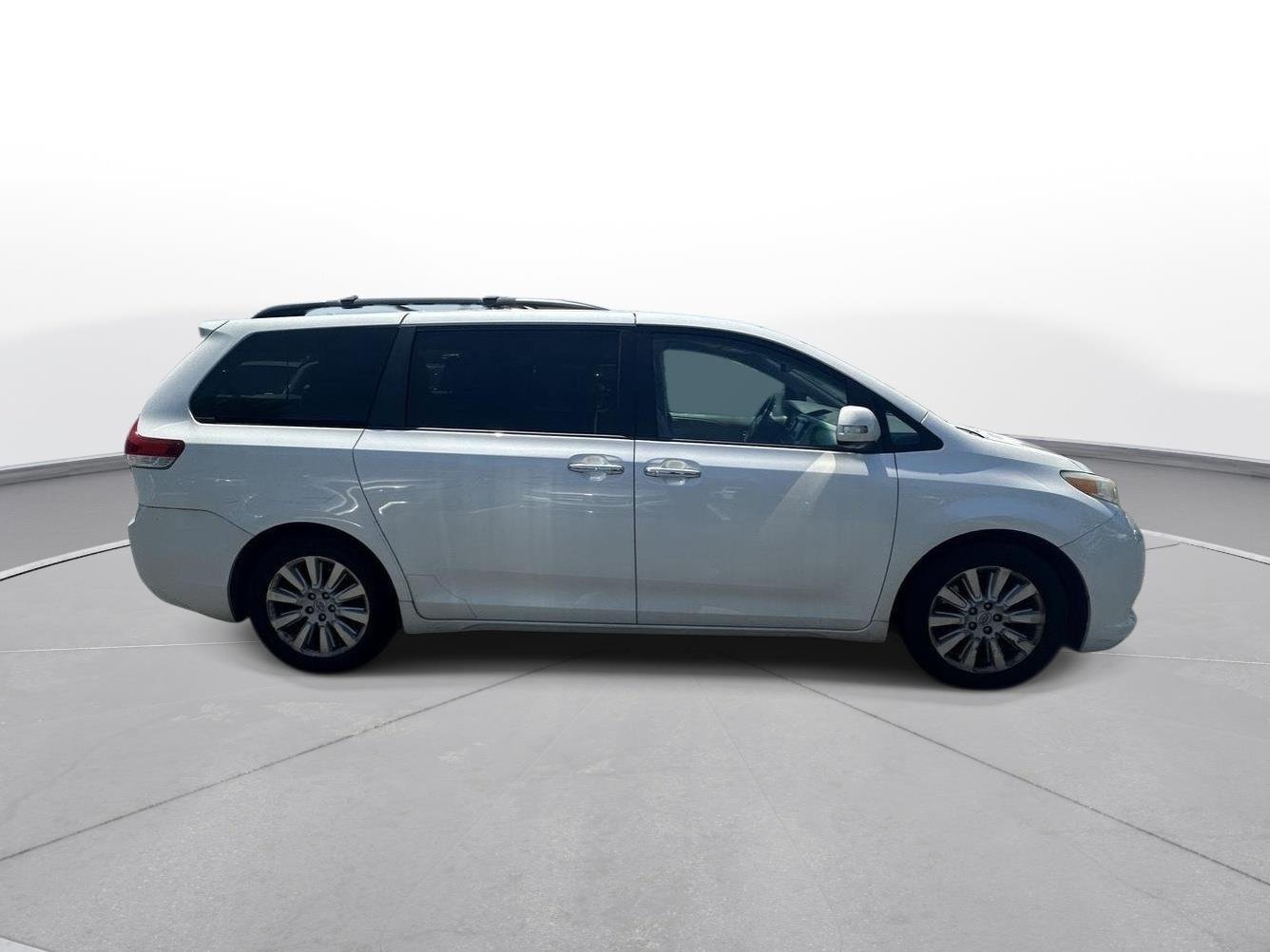 Used 2013 Blizzard Pearl Toyota Limited image 5