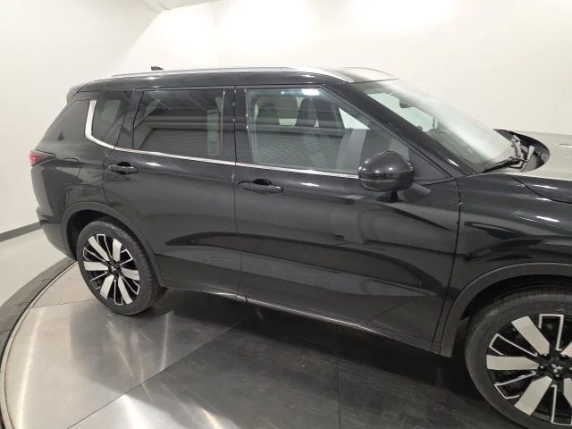 New 2026 Black Mitsubishi SEL S-AWC image 4