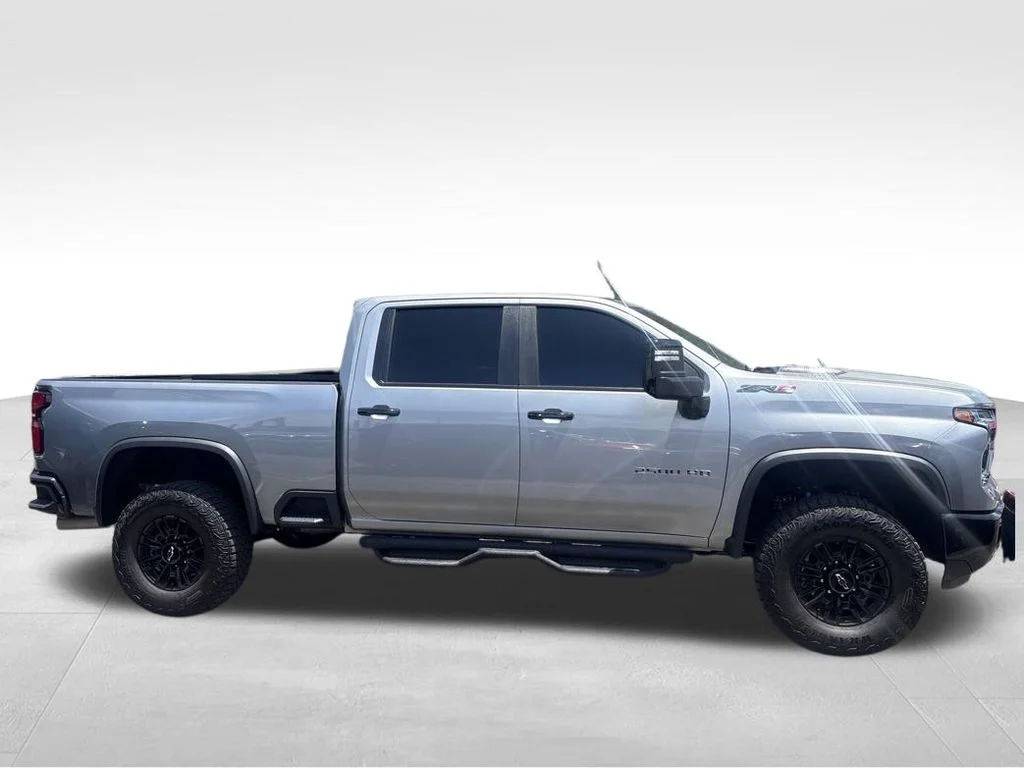 Used 2025 Gray Chevrolet ZR2 image 5