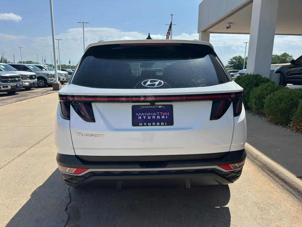 Used 2022 Quartz White Hyundai SEL image 9
