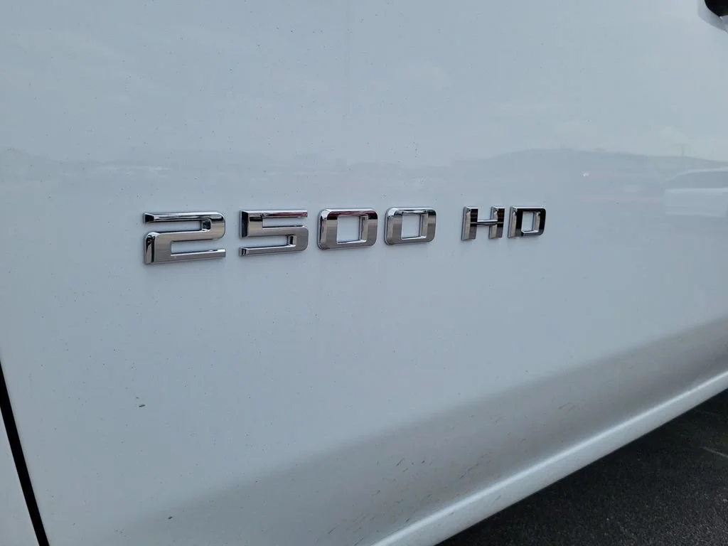 New 2026 Summit White Chevrolet WT image 20