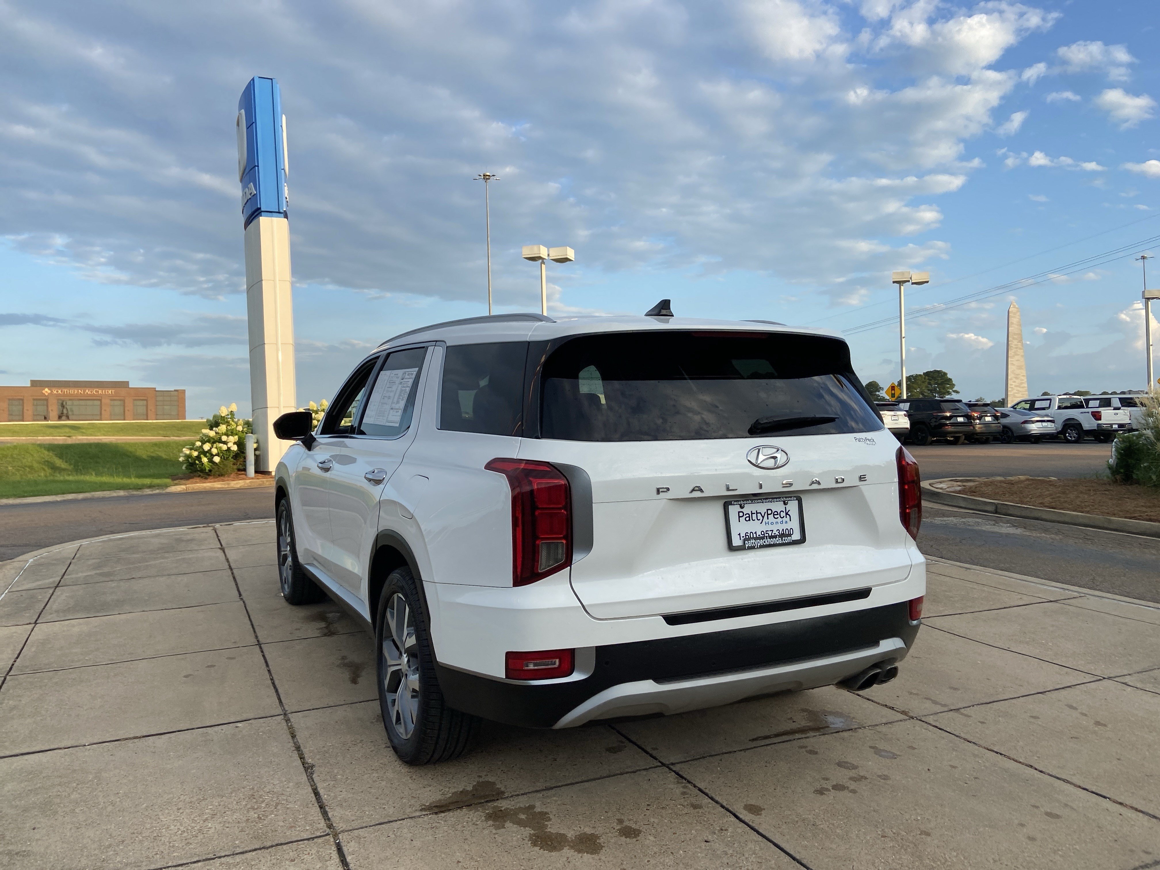 Used 2020 Hyper White Hyundai SEL image 9