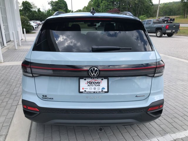 New 2026 Monument Gray w/Deep Black Roof Volkswagen SE Black image 7